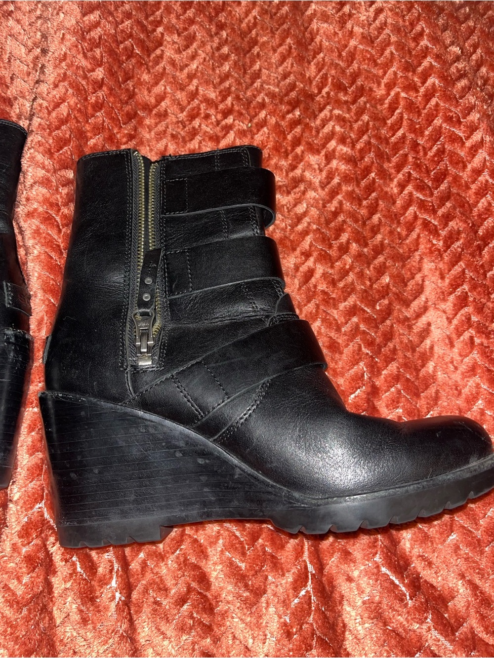 Sorel  Black Strappy Leather Women's Boots. Size 7. - Picture 6 of 10